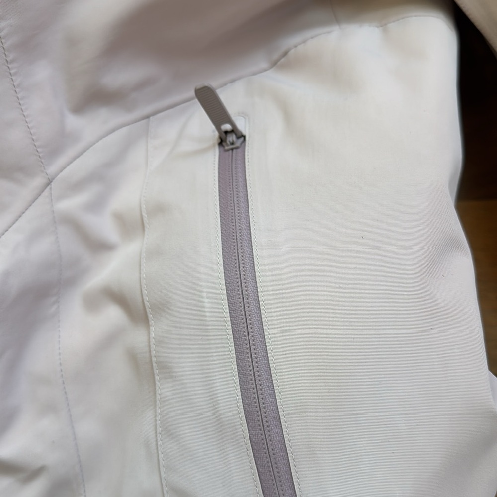 Lululemon Winter jacket. - Picture 10 of 10